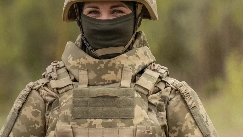 Тисяча військовослужбовиць протестує нове жіноче бойове спорядження